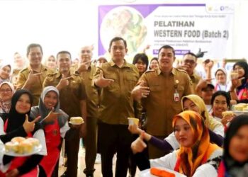 Kadinkop UMTK Bambang Priambodo bersama tim Kejari saat kunjungi lokasi pelatihan (istimewa)