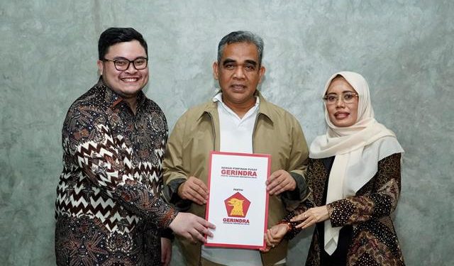 Mas Dhito dan Mbak Dewi terima surat rekom (istimewa)