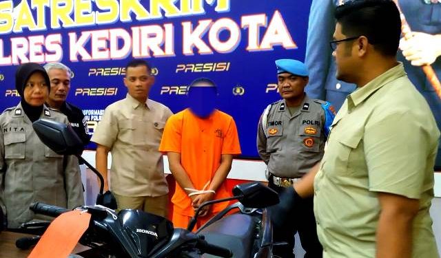 Satreskrim Polres Kediri Kota saat melakukan jumpa pers (Sigit Cahya Setyawan)