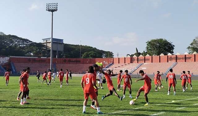 Anak asuh Imran Nahumarury mengincar tiga poin di kandang Persik (Sigit Cahya Setyawan)