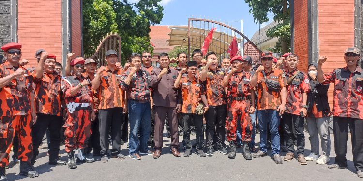 Pengurus MPC Pemuda Pancasila saat audensi di Gedung DPRD Kabupaten Kediri (Faustav Imaniarta Wijaya)