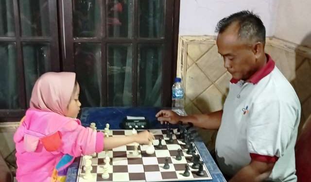 Suasana lomba catur bertempat di kediaman Mas Joko Koreng (Faustav Imaniarta Wijaya)