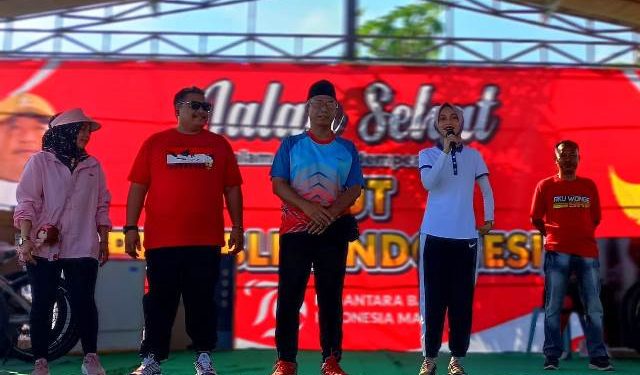 Acara jalan sehat diikuti ribuan kader PDI Perjuangan Kota Kediri (Faustav Imaniarta Wijaya)
