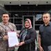 Korban bersama tim kuasa hukum saat melapor ke Polres Kediri (Wildan Wahid Hasyim)