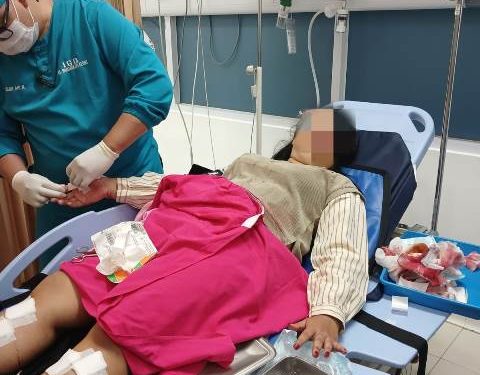 Korban penusukan menjalani perawatan medis di RS. Polda Bhayangkara Kediri (istimewa)