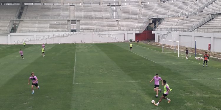 Persik Kediri berlatih di Stadion Gelora Daha Jayati (Sigit Cahya Setyawan)