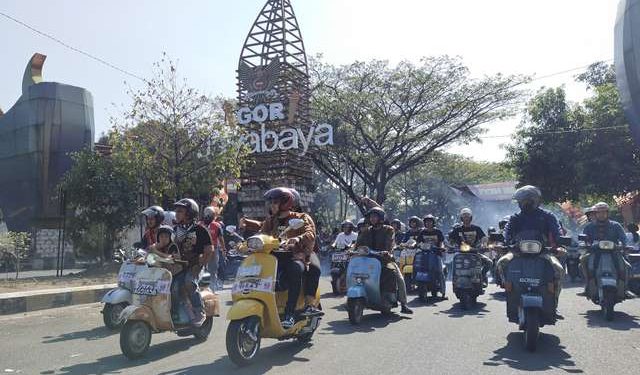 Suasana Rolling Thunder mengambil start di pintu masuk utama GOR Jayabaya (Sigit Cahya Setyawan)