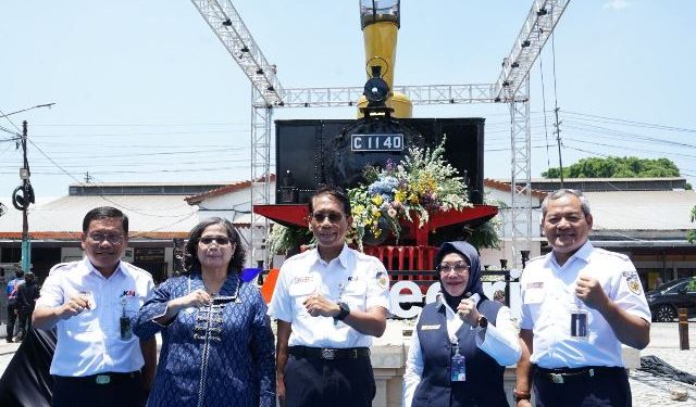 Dirut KAI Resmikan Monumen Lokomotif C1140 di Stasiun Kediri