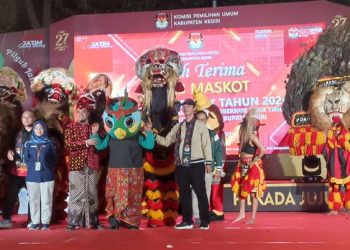 Suasana Kirab Maskot Pilkada Serentak di Kawasan SLG (Faustav Imaniarta Wijaya)