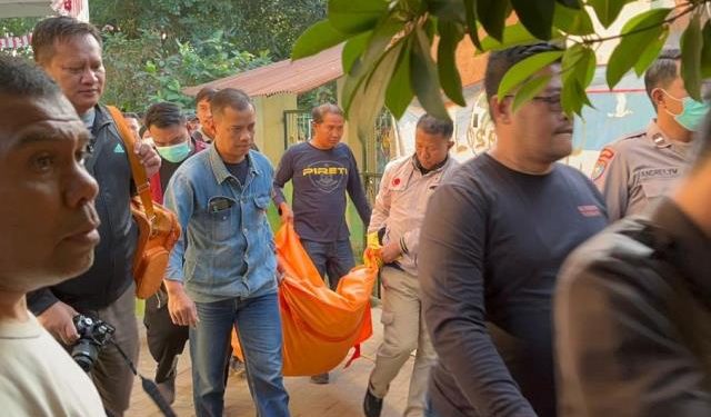 Jenasah korban saat dievakuasi ke RS. Polda Bhayangkara untuk dilakukan otopsi (istimewa)