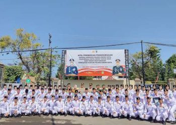Suasana penyerahan penghargaan di Halaman Mapolres Kediri Kota (Sigit Cahya Setyawan)
