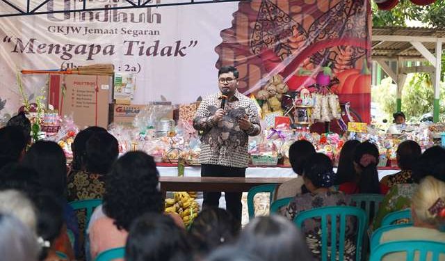 Mas Dhito hadir dan ikut lelang pada acara Undhuh - Undhuh di GKJW Segaran (istimewa)
