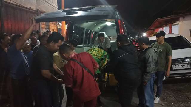 Jenasah Anik Marianti tiba di rumah duka (Faustav Imaniarta Wijaya)