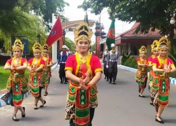Suasana kirab memasuki halaman Kantor Pemerintah Kabupaten Kediri (Muhamad Dastian Yusuf)