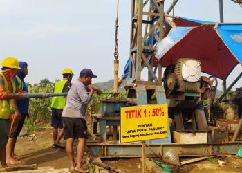 Suasana pengeboran sumur air dalam (Muhamad Dastian Yusuf)