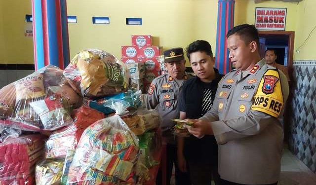 Kapolres Kediri AKBP Bimo Ariyanto saat amankan gudang milik UD Tiga Putera (istimewa)
