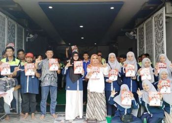 Mbak Dewi bertemu ratusan karyawan perusahaan kubah di Ngadiluwih (Sigit Cahya Setyawan)