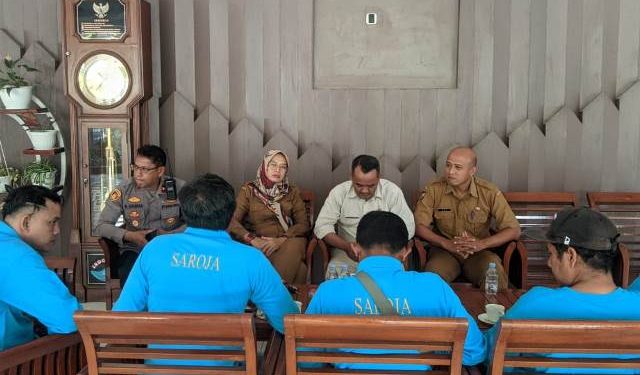 LSM Saroja saat menggelar audensi di Balai Kota Kediri (Kintan Kinari Astuti)