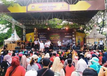 Puluhan Ribu Warga Kabupaten Kediri Meriahkan Acara, Jalan Sehat Bersama KPU Sukseskan Pilkada Serentak