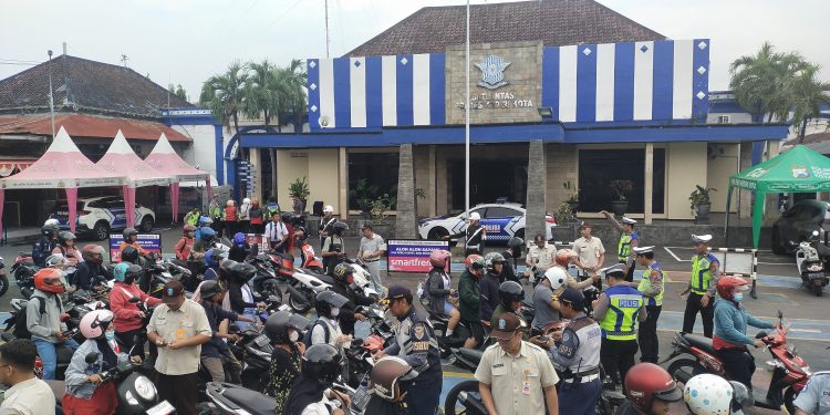 Operasi gabungan di Mako Satlantas Polres Kediri (Sigit Cahya Setyawan)