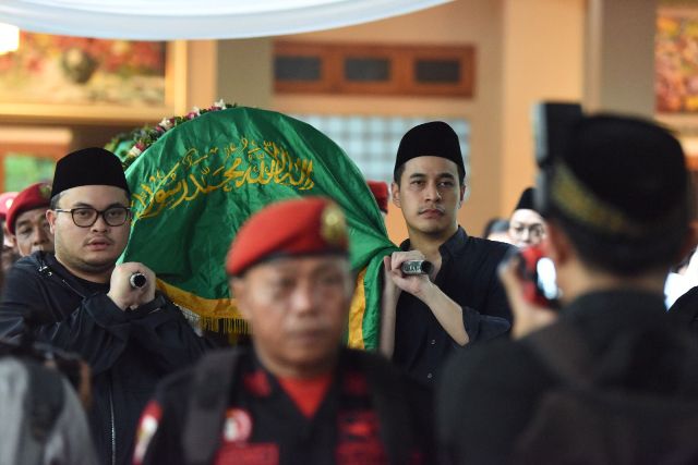 Pj Wali Kota Kediri Antarkan Jenasah Ketua DPC PDI Perjuangan ke Peristirahatan Terakhir