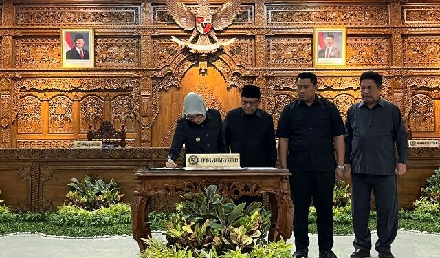 Rapat Paripurna DPRD Kabupaten Kediri menyetujui APBD 2025 (Kintan Kinari Astuti)