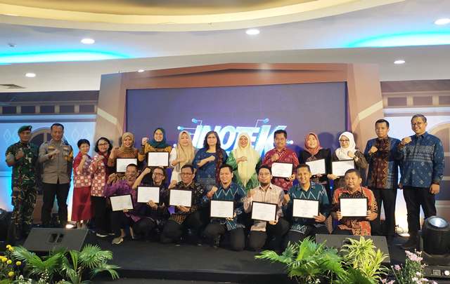 Daftar OPD di Pemkot Kediri Mendapat Penghargaan Indeks Kepuasan Masyarakat Terbaik Daftar OPD di Pemkot Kediri Mendapat Penghargaan Indeks Kepuasan Masyarakat Terbaik