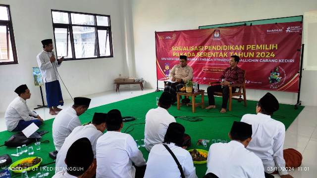 Suasana sosialisasi digelar KPU Kota Kediri di Sekretariat LIM (Nanang Priyo Basuki)