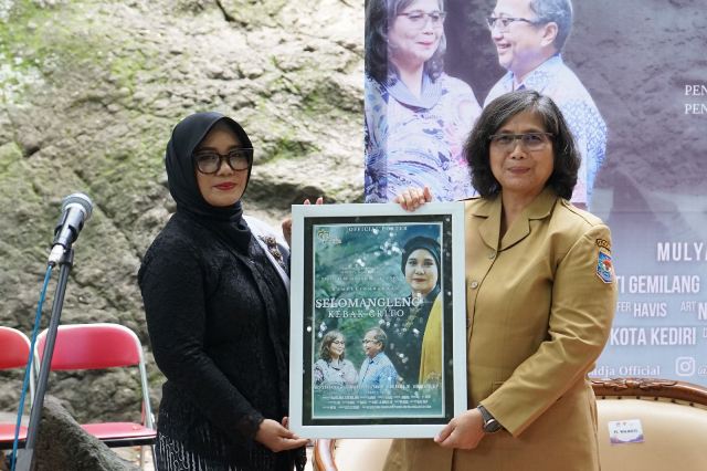 Pj Wali Kota Kediri Bersama Dyah Prasadja Seniman Kota Kediri Rilis Lagu Selomangleng Kebak Cerito