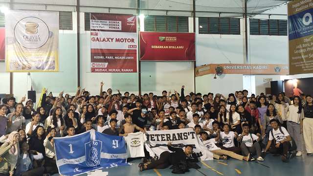 Tim basket Smast merayakan kemenangan (Sigit Cahya Setyawan)