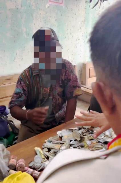 Pengemis di Simpang Empat Jalan Kawi Diamankan Satpol PP, Saat Digeledah Diamankan Bawa Uang Recehan 30 Juta Lebih