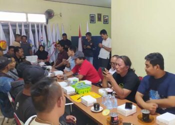 Suasana audensi sempat memanas di Sekretariat KONI Kabupaten Kediri (Muhamad Dastian Yusuf)
