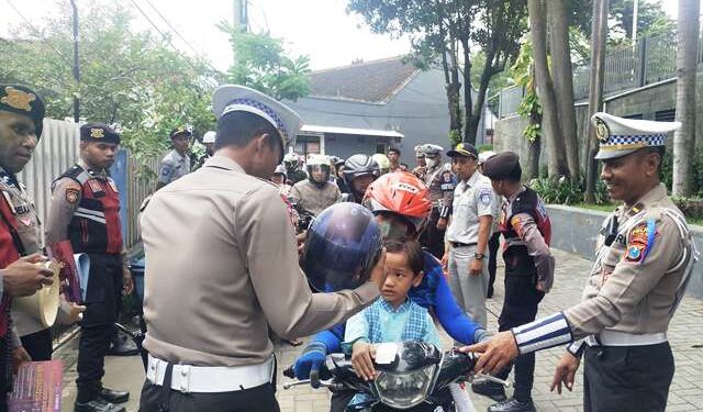 Operasi gabungan keselamatan di Memorial Park Kota Kediri (Sigit Cahya Setyawan)