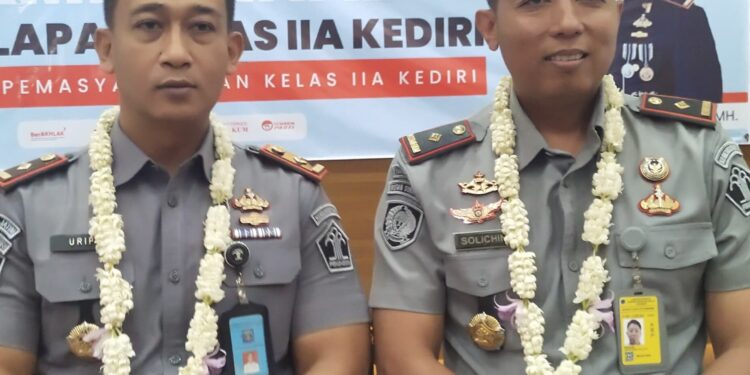 Urip Dharma Yoga dan pejabat baru Solichin (Sigit Cahya Setyawan)