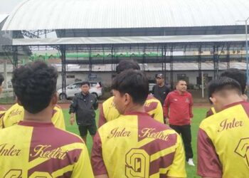 Coach Budiarjo langsung memimpin latihan (Sigit Cahya Setyawan)