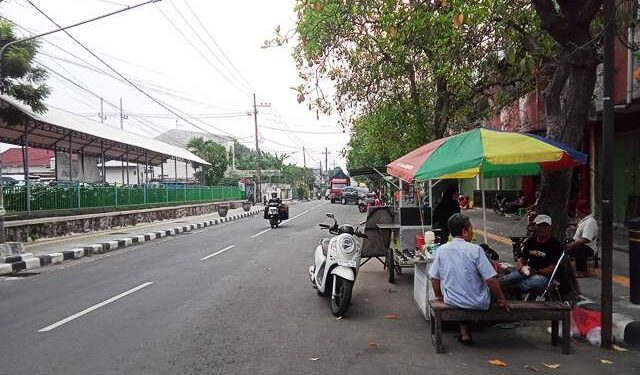Suasana depan Pasar Setono Betek (Neha Hasna Maknuna)