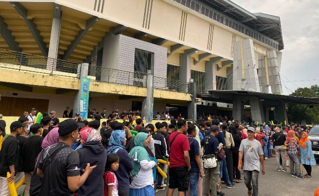 Antusiasme Penonton Final Four Proliga di Kediri, Membawa Berkah Pedagang UMKM