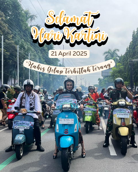 Berpakaian Adat Kendarai Scooter, Mbak Wali Ajak Kaum Perempuan dan Komunitas Lakukan Penanaman Pohon di Lereng Klotok
