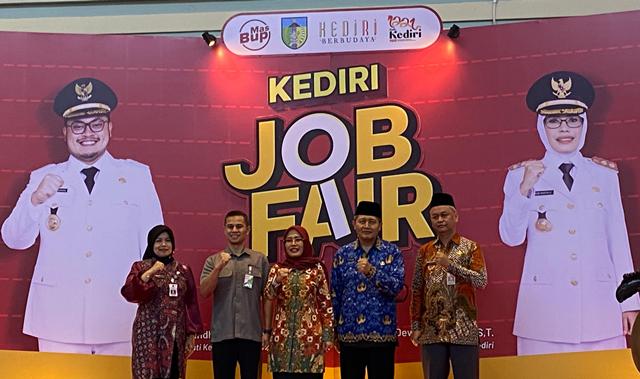 Job Fair 2025 di Kediri: Ribuan Pencari Kerja Serbu SLG, Peluang Jadi Karyawan Hingga Bos Sendiri
