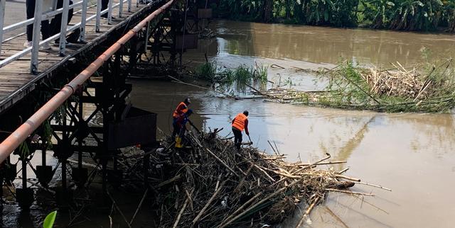 Aksi Bersih Sungai Brantas: Menjaga Warisan dan Mencegah Bencana di Kediri