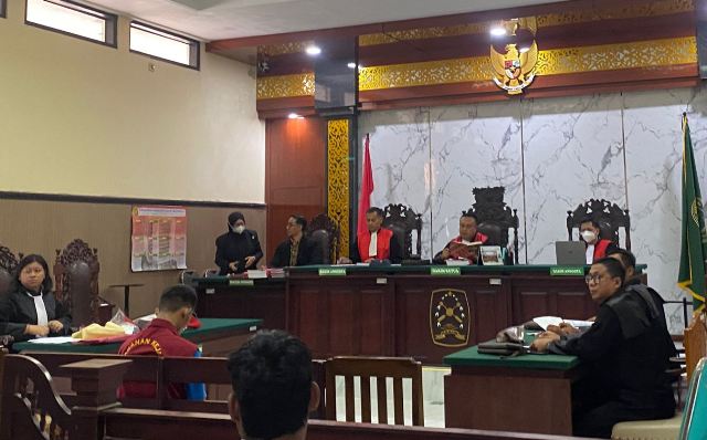 Sidang Kasus Pembunuhan Satu Keluarga di Kediri: Saksi Ungkap Kejanggalan dan Ketegangan di Hari Kejadian Sidang Kasus Pembunuhan Satu Keluarga di Kediri: Saksi Ungkap Kejanggalan dan Ketegangan di Hari Kejadian