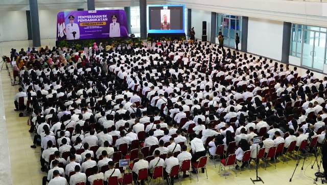 Penyerahan SK Pengangkatan CPNS dan PPPK, Mas Dhito; Jangan Terjebak di Zona Nyaman