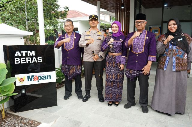 Mbak Wali Resmikan ATM Beras Mapan: Inovasi Bantuan Sosial yang Mudah, Cepat, dan Tepat Sasaran Mbak Wali Resmikan ATM Beras Mapan: Inovasi Bantuan Sosial yang Mudah, Cepat, dan Tepat Sasaran