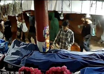 foto hasil rekaman CCTV milik pemilik toko buah (istimewa)