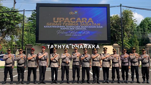 KEDIRI – Polres Kediri Kota Gelar Sertijab, Tiga Pejabat Utama Resmi Berganti
