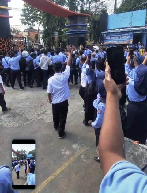 Siswa SMKN 1 Kediri Turun ke Jalan, Bela Almamater dan Kepala Sekolah