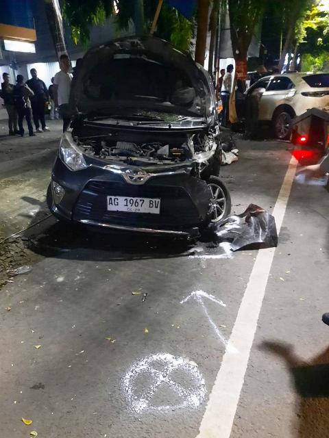 Laka Hebat Dua Mobil di Depan Dealer Yamaha, Tidak Ada Korban Jiwa