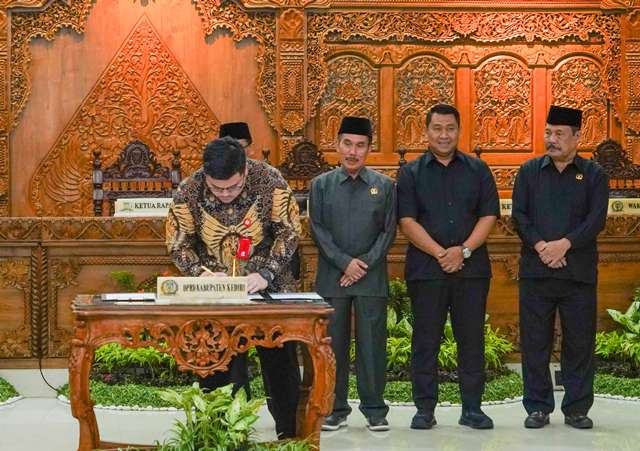Raperda Perubahan APBD 2025 Disepakati, Mas Dhito Pastikan Program Prioritas Tetap Jalan