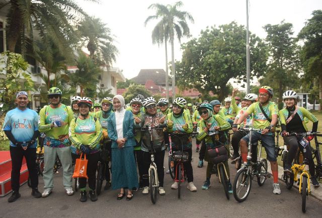 Gowes Bareng Alumni SMA 2 Surabaya, Wali Kota Kediri Sambut Hangat Rombongan ICC di Balai Kota