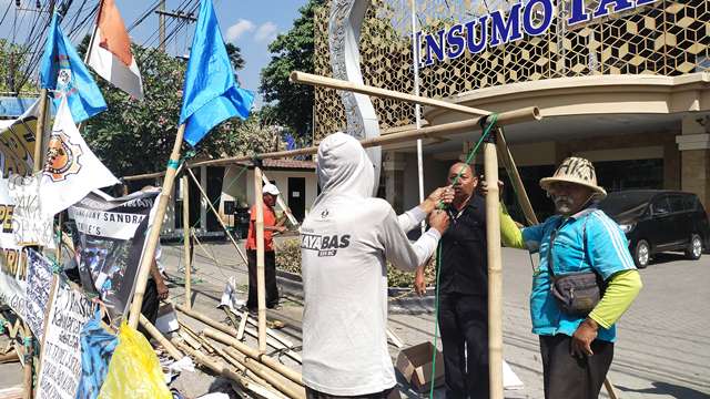 Tenda Perjuangan Eks Karyawan Triple S Kembali Berdiri di Kediri, Aspera Soroti Dugaan Pelanggaran Hak Buruh